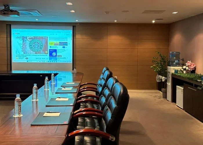 Atrium Jongno Hotel 3*